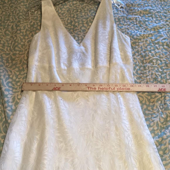 Anne Taylor white mid length flower dress - Picture 4 of 10